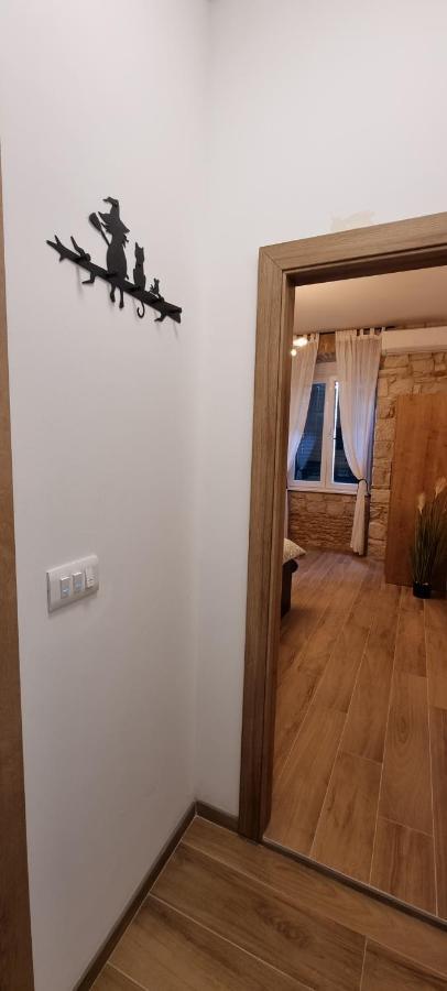 Apartman Kolura Vis Exteriör bild