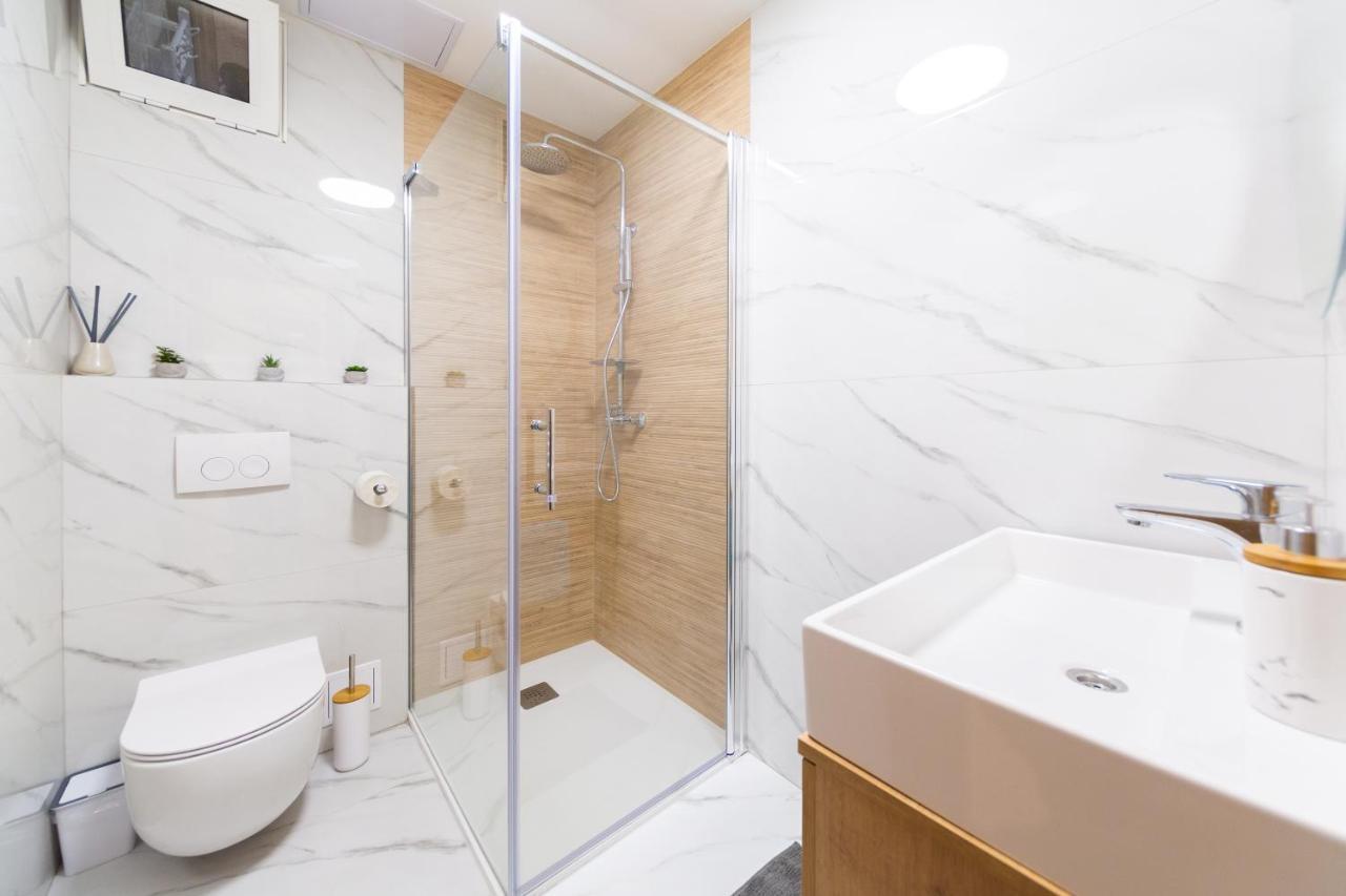 Apartman Kolura Vis Exteriör bild