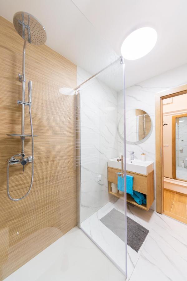 Apartman Kolura Vis Exteriör bild