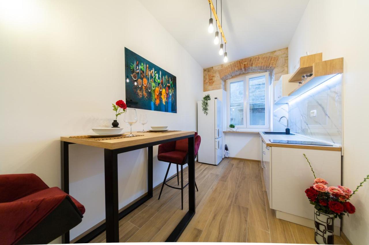 Apartman Kolura Vis Exteriör bild